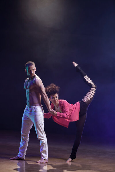 Contemporary Dancers