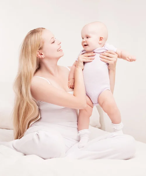 Mother and baby — Stock Photo, Image