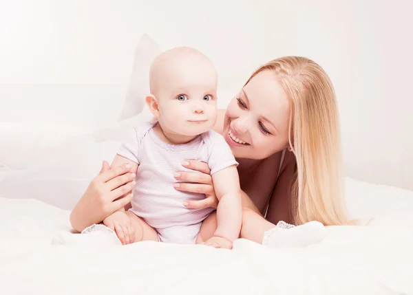 Madre y bebé — Foto de Stock