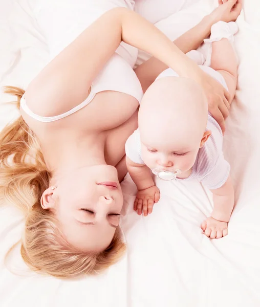 Anne ve bebek — Stok fotoğraf