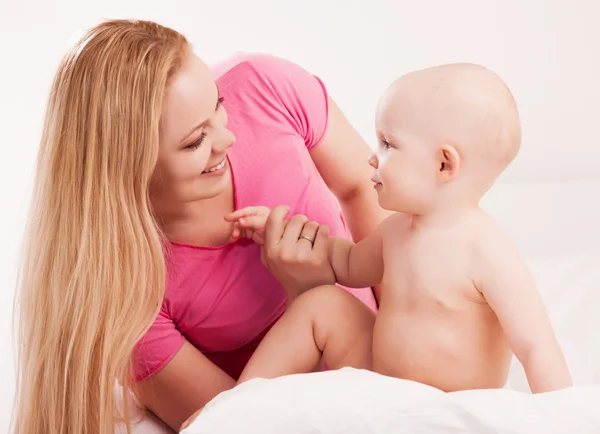 Mãe e bebê — Fotografia de Stock