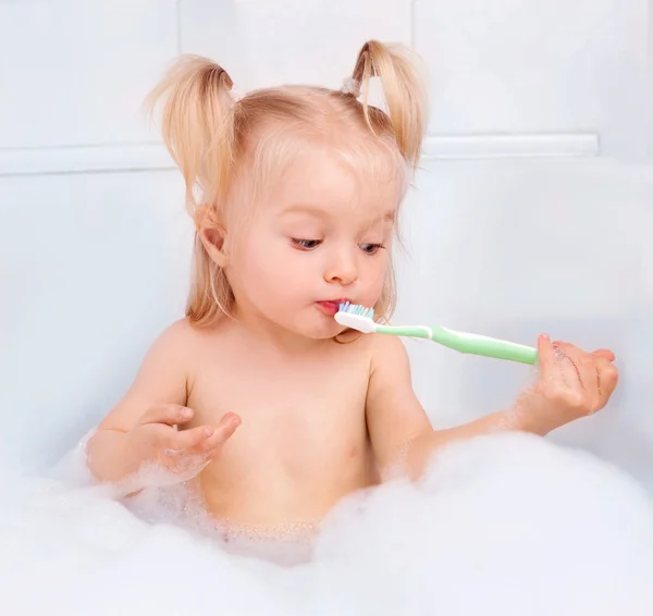 Baby brushing teeth — Stock Photo, Image