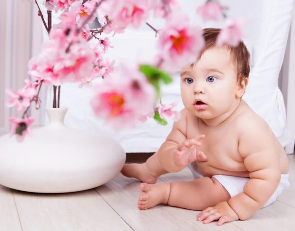 Bebê em casa — Fotografia de Stock