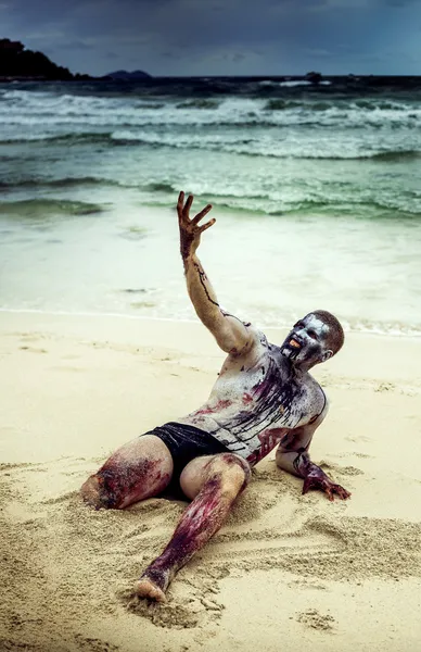 在海滩上的僵尸 — 图库照片