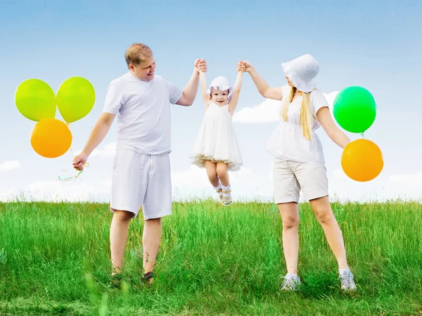 Familie buiten — Stockfoto