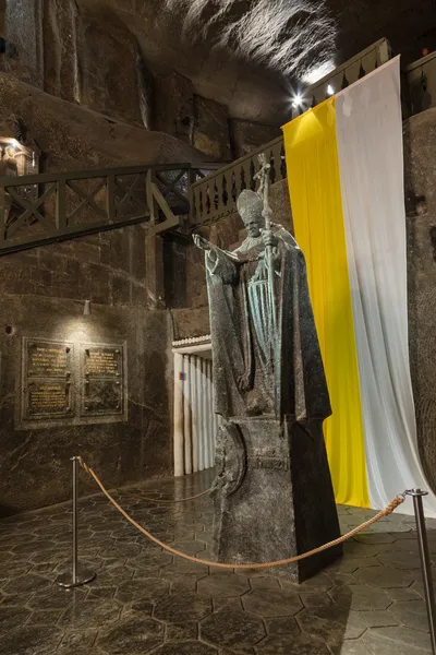 Salt skulptur föreställande påven Johannes Paulus ii i wieliczka, Polen — Stockfoto