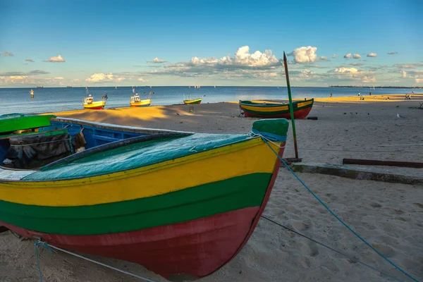 Barche sulla spiaggia — Foto Stock