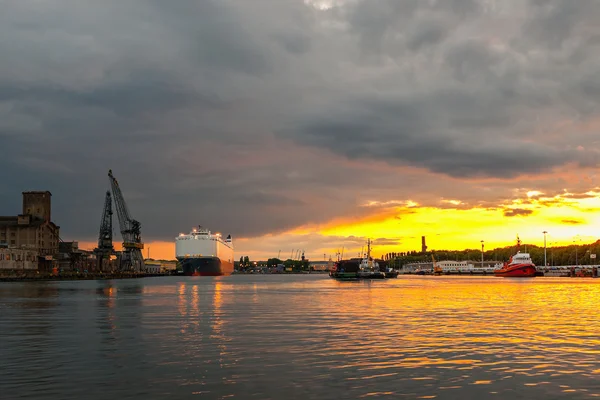 Sunset in port — Stock Photo, Image