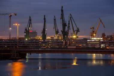 büyük Vinçler ve köprü