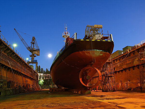 Судостроение
