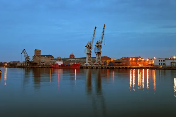 Haven van gdansk in de schemering — Stockfoto