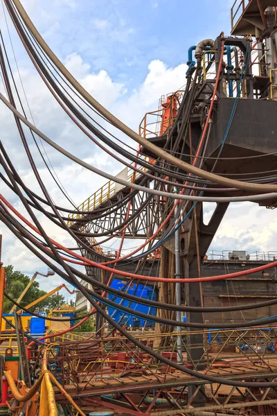 Caos de mangueras, tuberías y cables — Foto de Stock