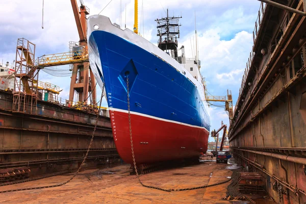Ship in the floating dock — Stock Photo, Image