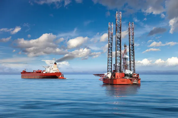 La plataforma petrolífera de perforación en alta mar . —  Fotos de Stock