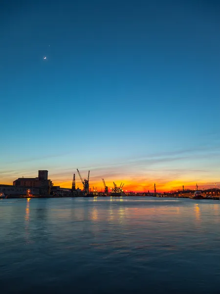 Solnedgång i hamn — Stockfoto