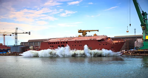 Launching a ship — Stock Photo, Image
