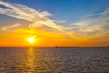 Denizde gün doğumu