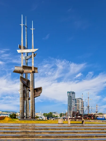 Denkmal mit drei Masten — Stockfoto
