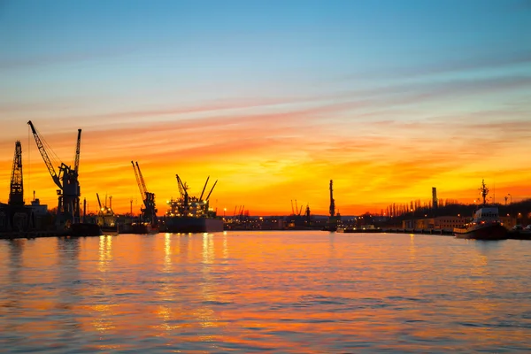 Zonsondergang in de haven — Stockfoto