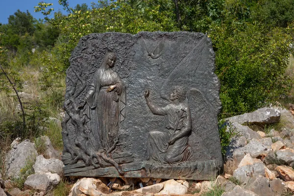 Station van de vreugdevolle rozenkrans no.1 - de Annunciatie, medjugorje, Bosnië en herzegovina. — Stockfoto