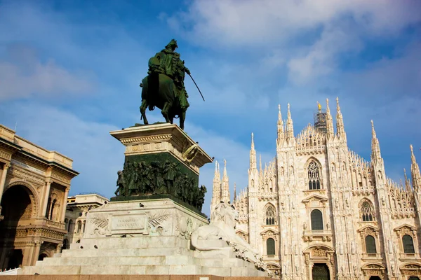 Milano Katedrali'ne, vittorio emanuele II heykel ve Galeri. İtalya — Stok fotoğraf