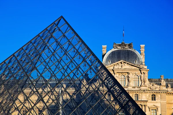 Museo del Louvre, París, Francia . —  Fotos de Stock