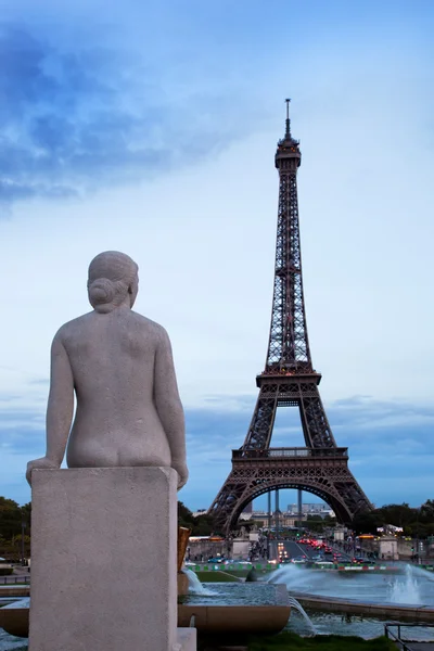 Эйфелева башня, фонтан в Париже, Фанс . — стоковое фото