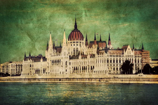 在匈牙利首都布达佩斯的匈牙利议会。复古 — 图库照片