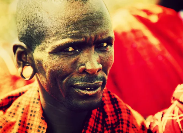 Massai-Mann-Porträt in Tansania, Afrika — Stockfoto