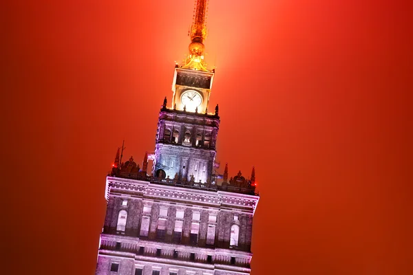 Palác kultury a vědy, Varšava, Polsko v noci zblízka — Stock fotografie