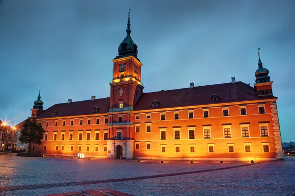 Istana Kerajaan di Warsawa, Polandia pada malam hari — Stok Foto
