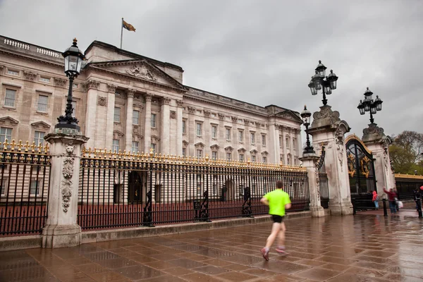 Buckingham palace i london, Storbritannien — Stockfoto