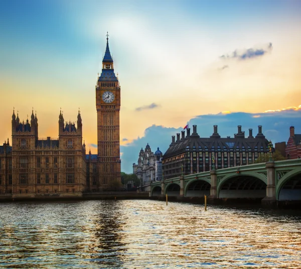 London, Velká Británie. Big ben, palác při západu slunce — Stock fotografie