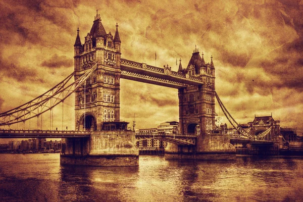 Tower Bridge Londonban, az Egyesült Királyságban. Vintage stílusú — Stock Fotó