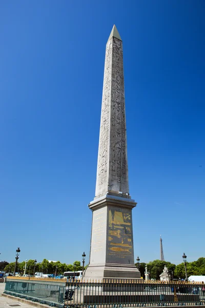 El Obelisco de Luxor en la Plaza de la Concordia de París, Francia . — Foto de Stock