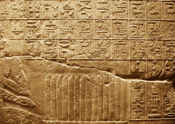 Gamla Egypten Hieroglyfer ristade på stenen — Stockfoto