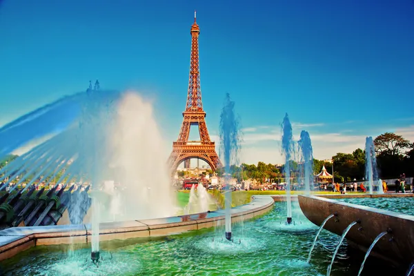 Los jardines del Trocadero y la Torre Eiffel — Foto de Stock