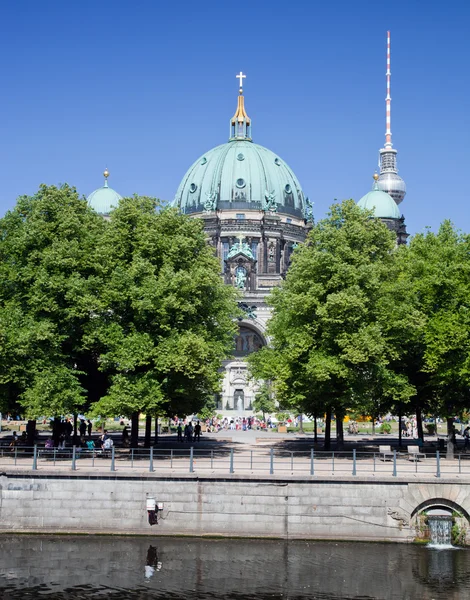 Berlin-katedralen och TV-tornet, berlin, Tyskland. — Stockfoto