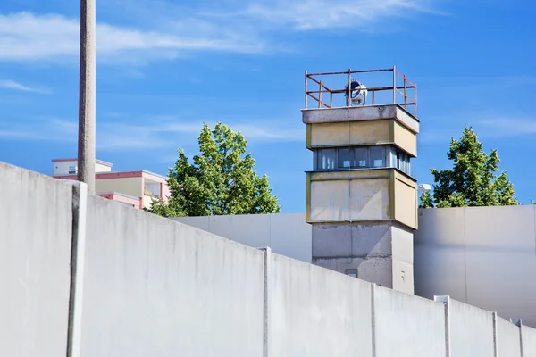 Memorialul Zidului Berlinului, un turn de veghe în zona interioară — Fotografie, imagine de stoc