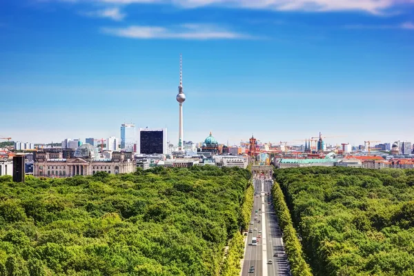 Берлинская панорама. Берлинская телебашня и основные достопримечательности — стоковое фото