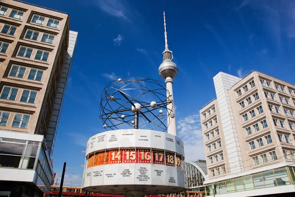 Το ρολόι παγκόσμια ώρα, πλατεία alexanderplatz. Βερολίνο, Γερμανία — Φωτογραφία Αρχείου