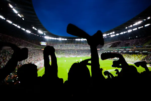 Fútbol, aficionados al fútbol apoyan a su equipo y celebran — Foto de Stock