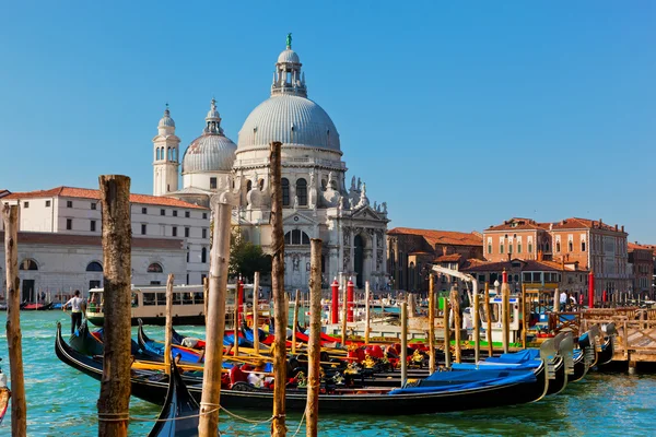 Venezia, Italia. Basilica Santa Maria della Salute e Canal Grande — Foto Stock