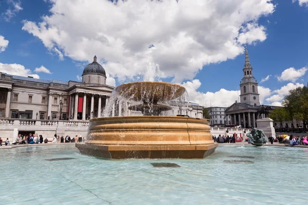 The National Gallery on Trafalgar Square in London, England. — Stock Photo, Image