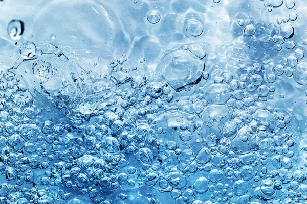 Чистая вода с пузырьками — стоковое фото