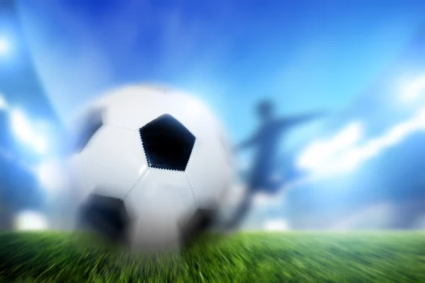 Läder bollen på gräs på stadion — Stockfoto