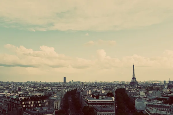 Vista para o telhado na Torre Eiffel, Paris — Fotografia de Stock