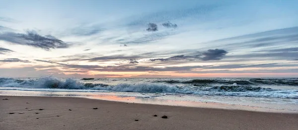 Panorama Pôr Sol Ondas Praia Areia — Fotografia de Stock