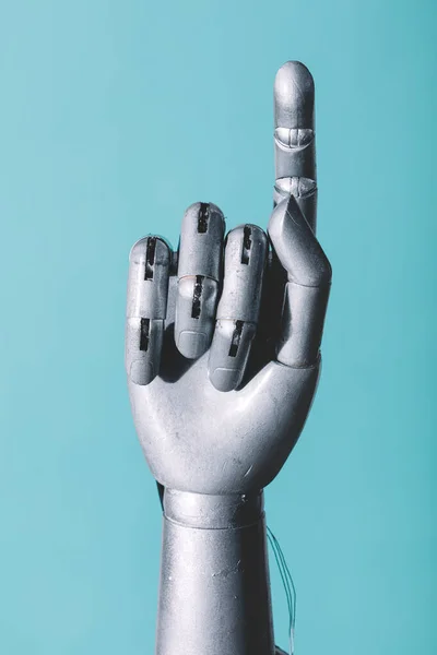 青い背景に指を指すレトロな未来のスタイルでロボットハンド — ストック写真