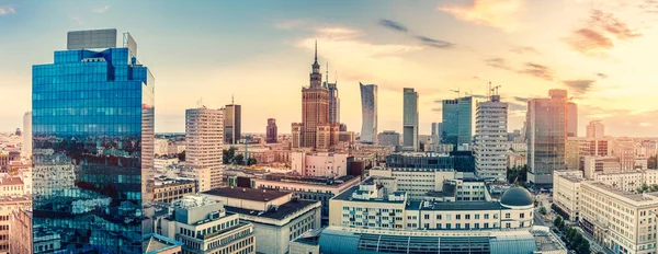 日落时的波兰华沙市中心全景 — 图库照片